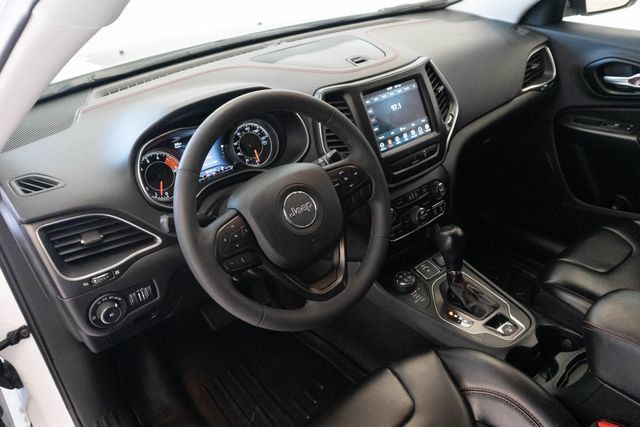 Used 2022 Jeep Cherokee Trailhawk AWD/4WD image 4
