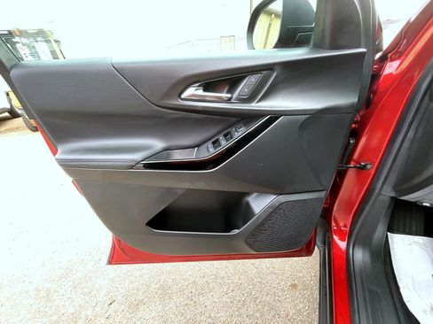 Certified 2025 Chevrolet Equinox LT w/ Safety and Technology Package image 9