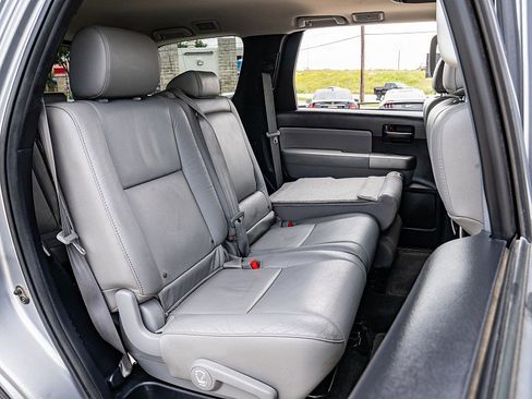 Used 2017 Toyota Sequoia SR5 w/ Premium Package RWD image 20