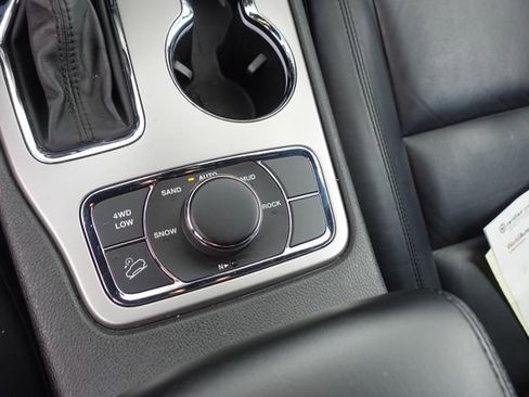 Used 2019 Jeep Grand Cherokee Limited w/ Trailer Tow Group IV image 22