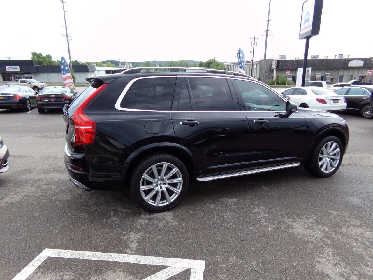 Used 2016 Volvo XC90 T6 Momentum w/ Momentum Plus Package AWD/4WD image 5