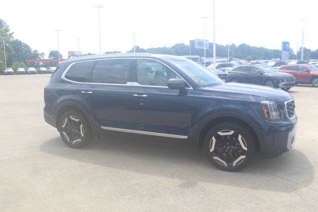 Used 2024 Kia Telluride S w/ S Sunroof Package FWD image 7