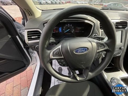 Used 2020 Ford Fusion SE image 11