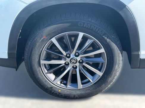 Used 2019 Toyota Highlander XLE image 12