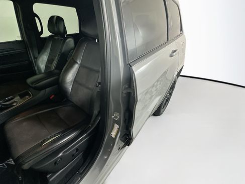 Used 2020 Jeep Grand Cherokee Altitude RWD image 12