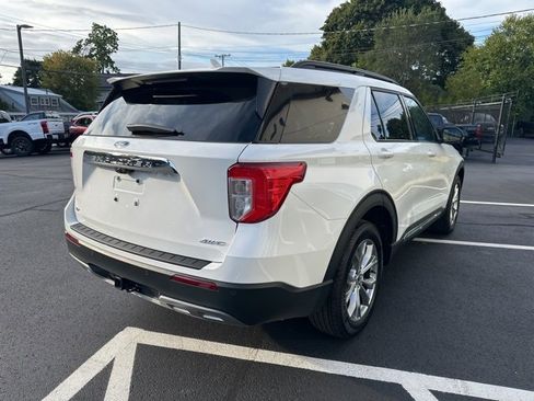 Used 2024 Ford Explorer XLT w/ Equipment Group 202A image 7