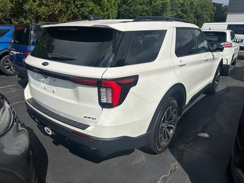 Used 2025 Ford Explorer ST-Line AWD/4WD image 10