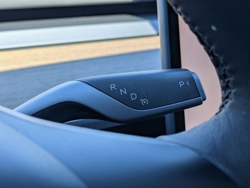 Used 2022 Tesla Model Y Long Range AWD/4WD image 12