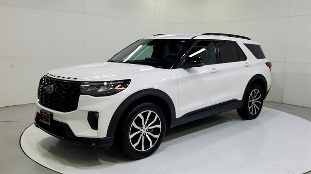 Used 2025 Ford Explorer ST-Line AWD/4WD image 3