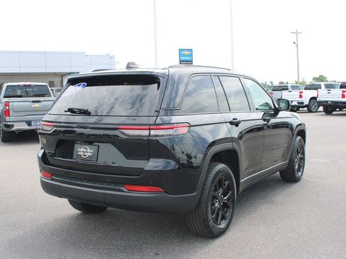 Used 2024 Jeep Grand Cherokee Altitude AWD/4WD image 9