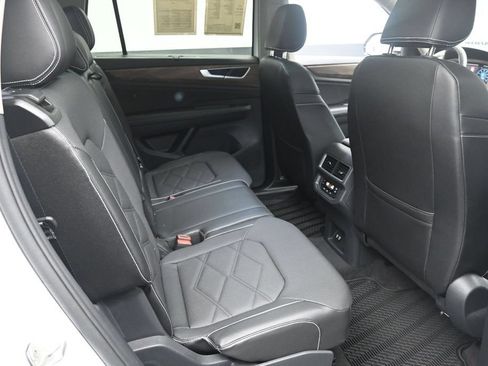 Used 2024 Volkswagen Atlas SE FWD image 26