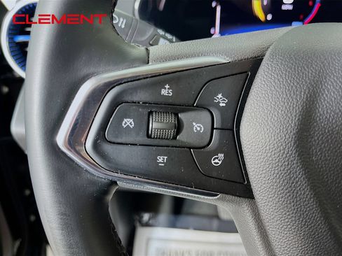 Used 2025 Chevrolet Trax LT w/ LT Convenience Package FWD image 15