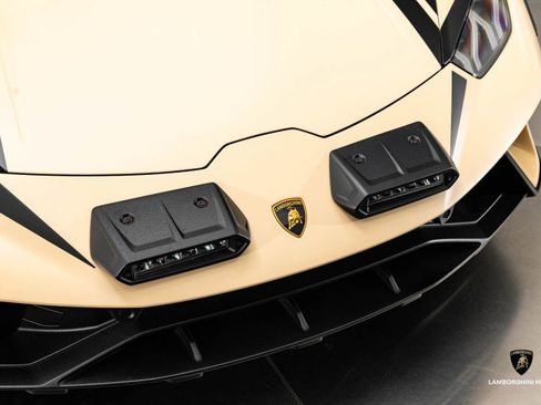 Used 2024 Lamborghini Huracan Sterrato image 8