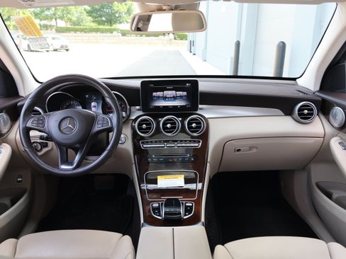 Used 2018 Mercedes-Benz GLC 300 4MATIC image 16
