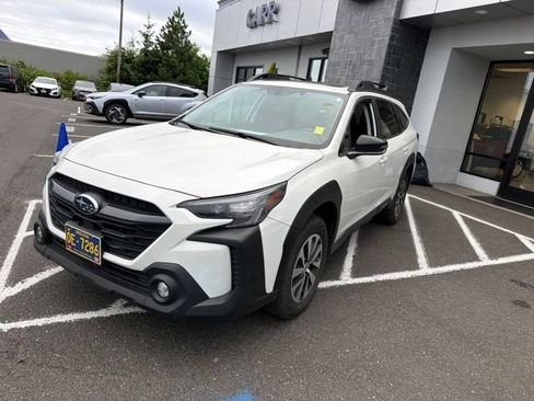 Used 2024 Subaru Outback Premium AWD/4WD image 3