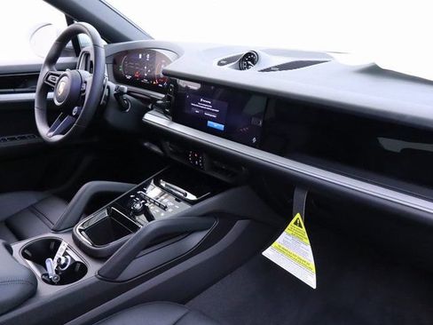 Certified 2024 Porsche Cayenne Coupe AWD/4WD image 3