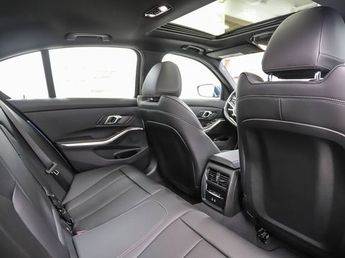 Used 2025 BMW 330i xDrive Sedan w/ Premium Package image 24