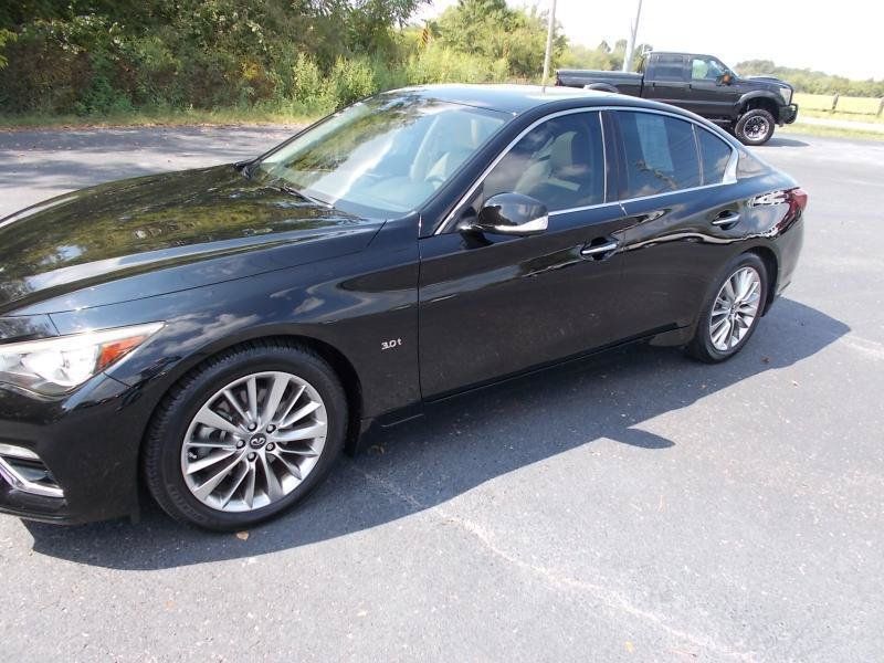 Used 2018 INFINITI Q50 Luxe w/ Essential Package (3.0T Luxe) RWD image 7