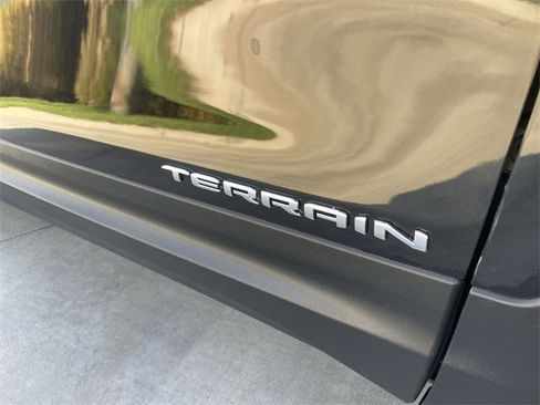 Used 2024 GMC Terrain SLT image 31