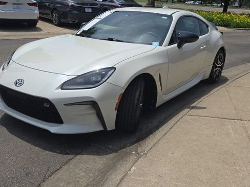 Used 2024 Toyota GR86 RWD image 7