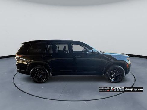 New 2025 Jeep Grand Cherokee L Laredo image 4