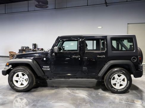 Used 2018 Jeep Wrangler Unlimited Sport image 4