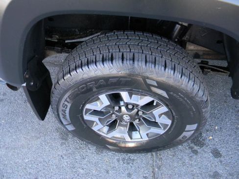 Used 2017 Toyota Tacoma TRD Off-Road w/ Tow Package (A/T) image 25