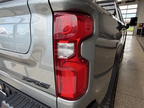 Used 2024 Chevrolet Silverado 2500 ZR2 w/ Technology Package image 52