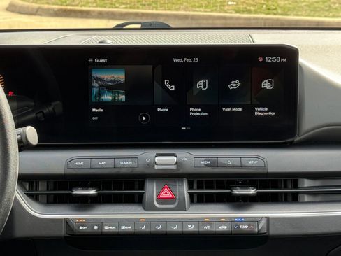 Used 2025 Kia K4 LXS image 17