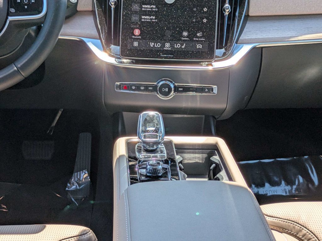 New 2026 Volvo XC90 B5 Ultra w/ Protection Package Premier AWD/4WD image 21