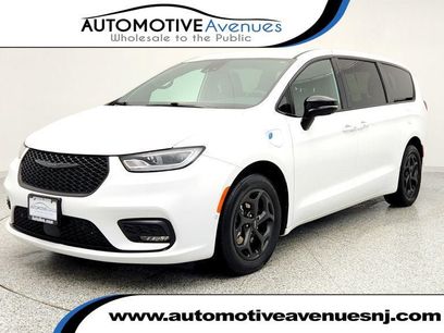 Used 2024 Chrysler Pacifica Limited
