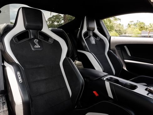 Used 2022 Ford Mustang Shelby GT500 w/ Technology Package RWD image 60