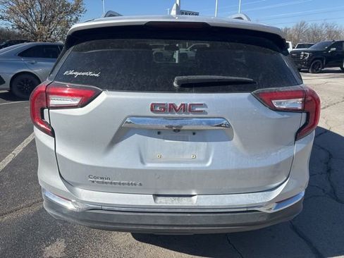 Used 2022 GMC Terrain SLT image 3