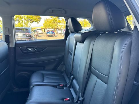 Used 2017 Nissan Rogue SL FWD image 14
