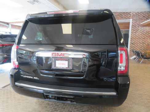 Used 2019 GMC Yukon XL Denali AWD/4WD image 5