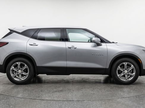 Used 2025 Chevrolet Blazer LT image 11