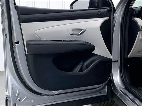 Certified 2025 Hyundai Tucson Limited AWD/4WD image 11