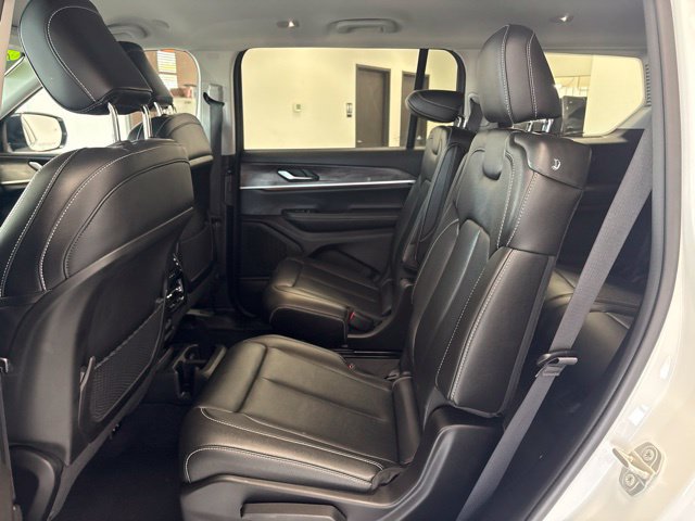 Used 2024 Jeep Grand Cherokee L Limited w/ Black Appearance Package AWD/4WD image 20