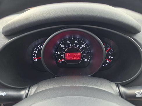 Used 2016 Kia Soul + FWD image 13