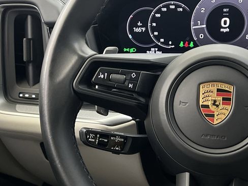 Used 2024 Porsche Cayenne Base image 34