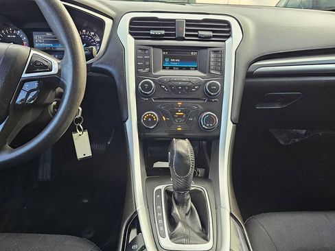 Used 2015 Ford Fusion SE FWD image 9