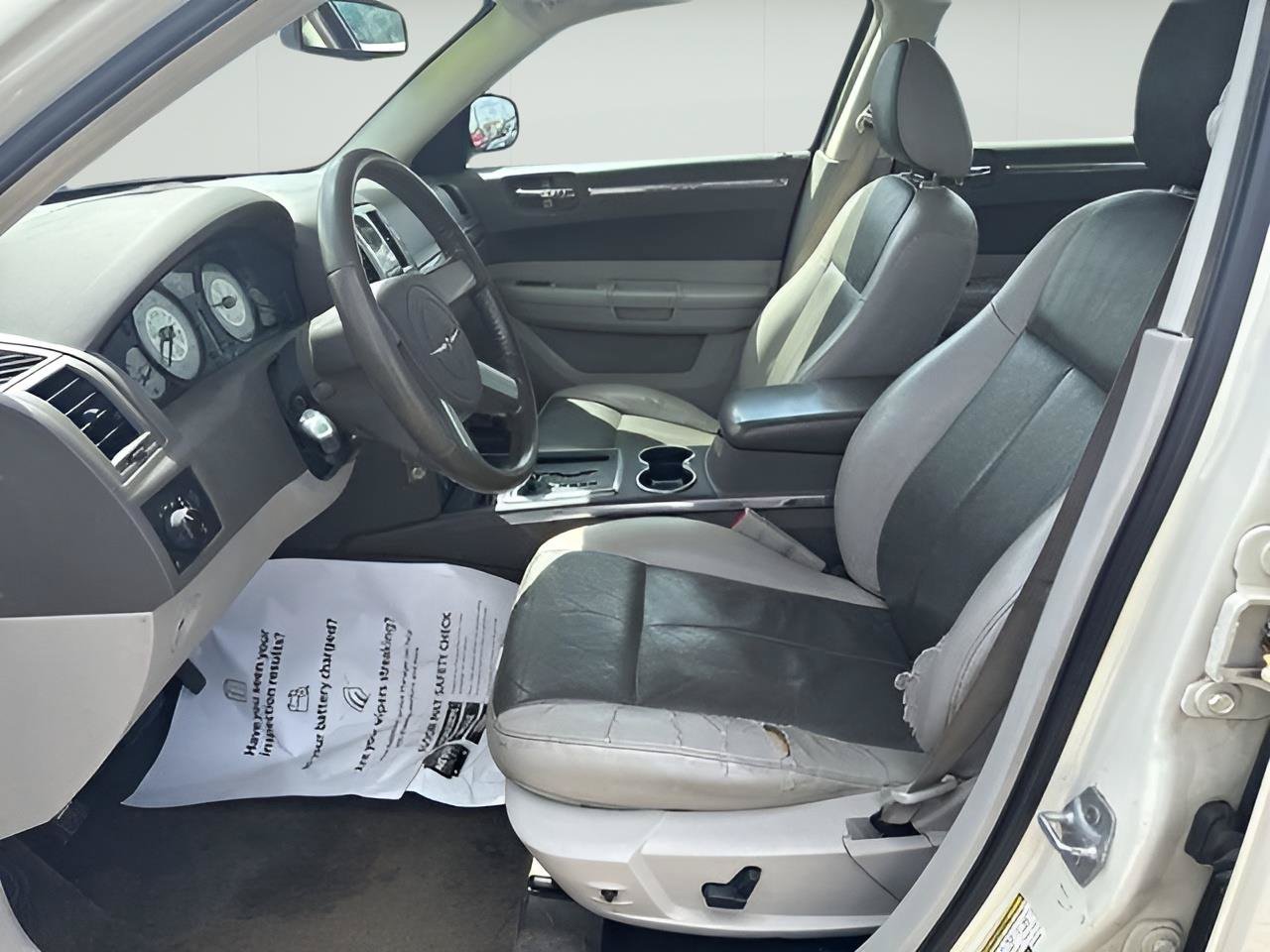 Used 2008 Chrysler 300 Touring RWD image 9