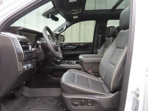 Used 2025 GMC Yukon Elevation w/ Elevation Premium Package image 11