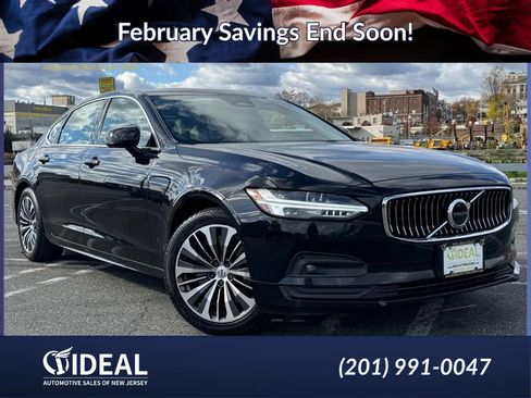 Used 2022 Volvo S90 B6 Momentum image 1
