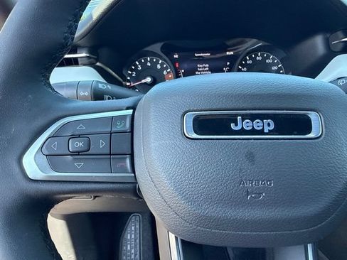 Used 2025 Jeep Compass Limited AWD/4WD image 35