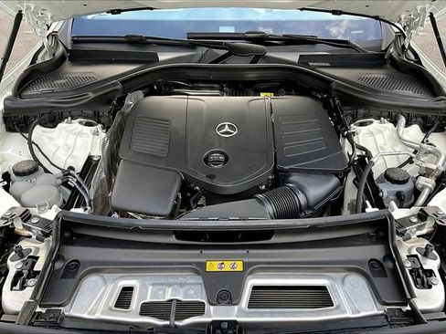 Used 2024 Mercedes-Benz GLC 300 4MATIC image 32