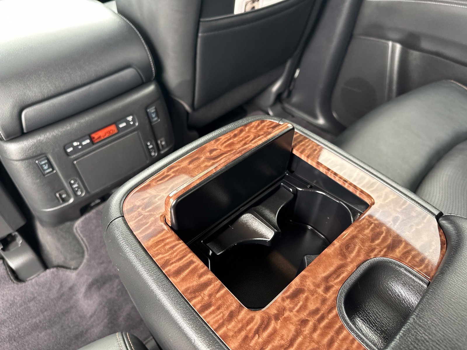 Used 2020 Nissan Armada Platinum w/ Captain's Chairs Package AWD/4WD image 23