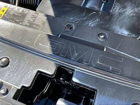 Used 2018 GMC Sierra 1500 SLT w/ Black Pack image 28