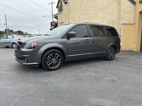 Used 2017 Dodge Grand Caravan GT FWD image 1