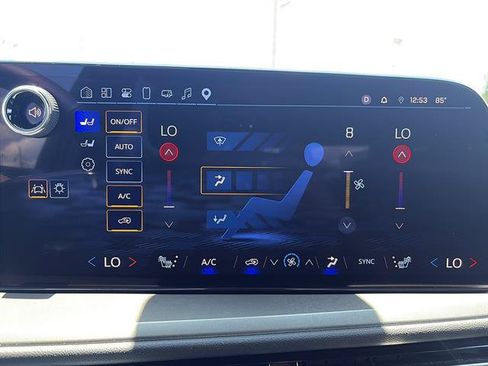 Used 2025 Chevrolet Traverse LT w/ Driver Confidence Package FWD image 28